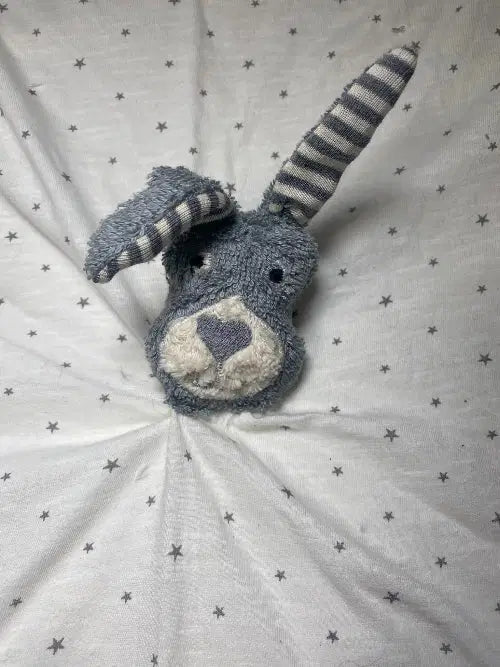 Graues Bio-Schmusetuch fĂŒr Babys in Hasenform â handgemacht von PAT & PATTY