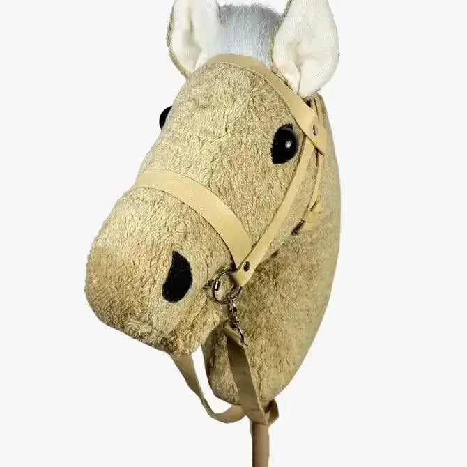 Hellbraunes Bio-Steckenpferd Zimtstern mit Gebiss und schwarzen Augen – handgemachtes Reitspielzeug für Kinder von PAT & PATTY